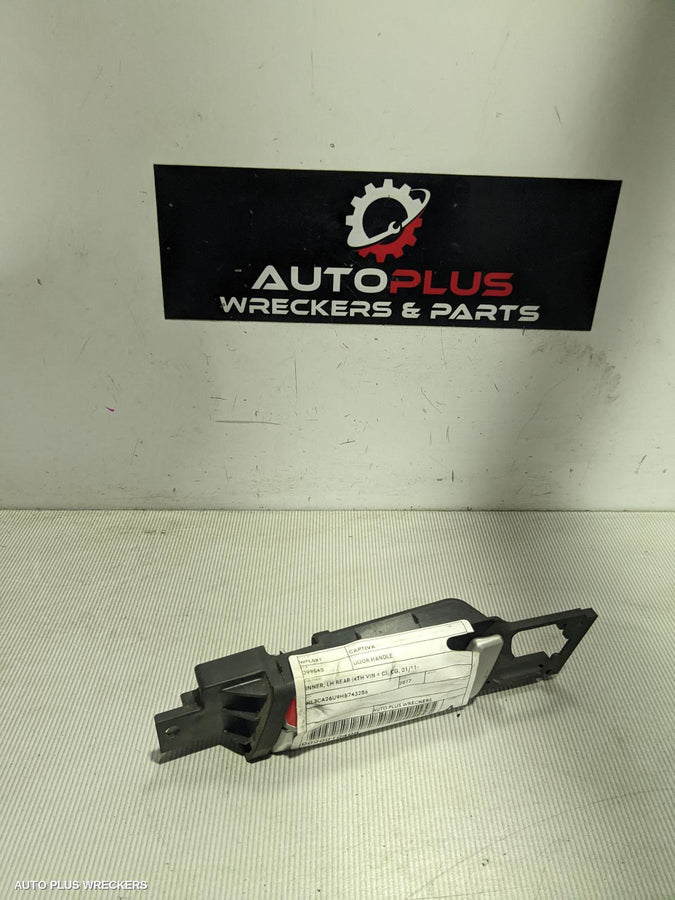 2017 HOLDEN CAPTIVA DOOR HANDLE