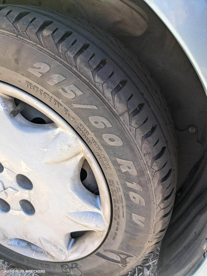 2005 Mitsubishi Grandis Bonnet