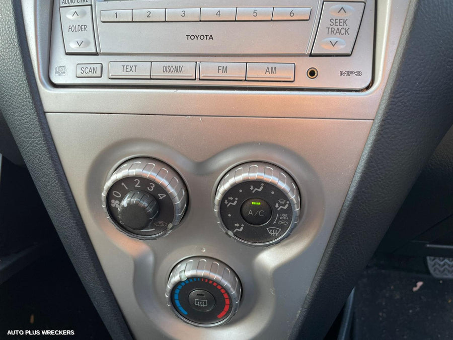 2008 Toyota Yaris Sunvisor