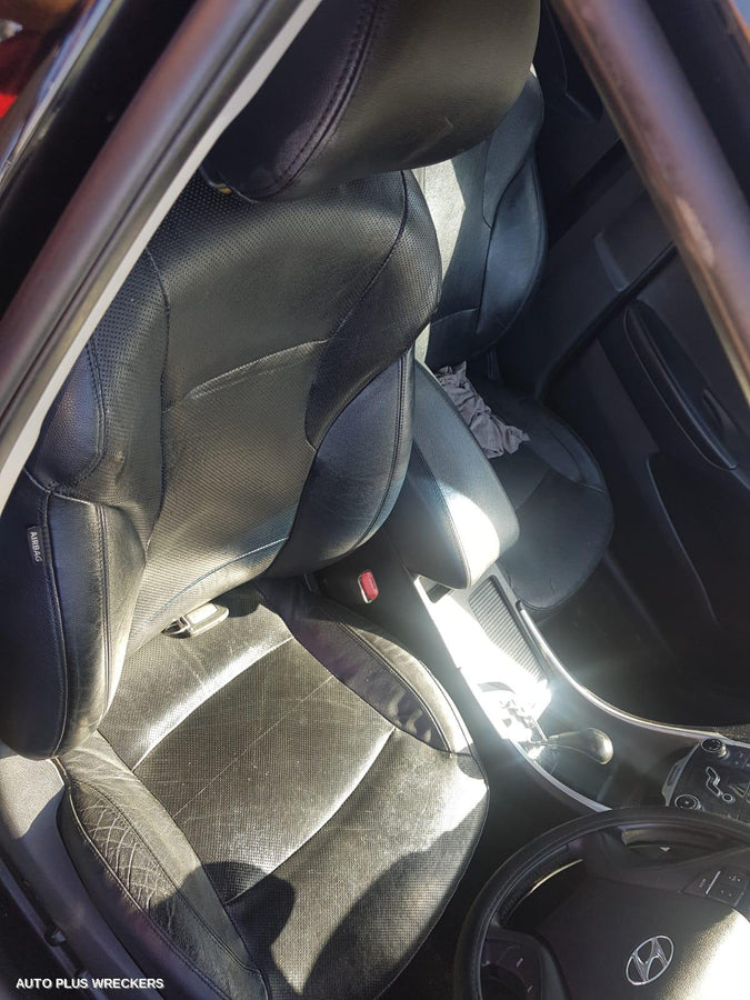 2010 Hyundai I45 Right Rear Door Sliding