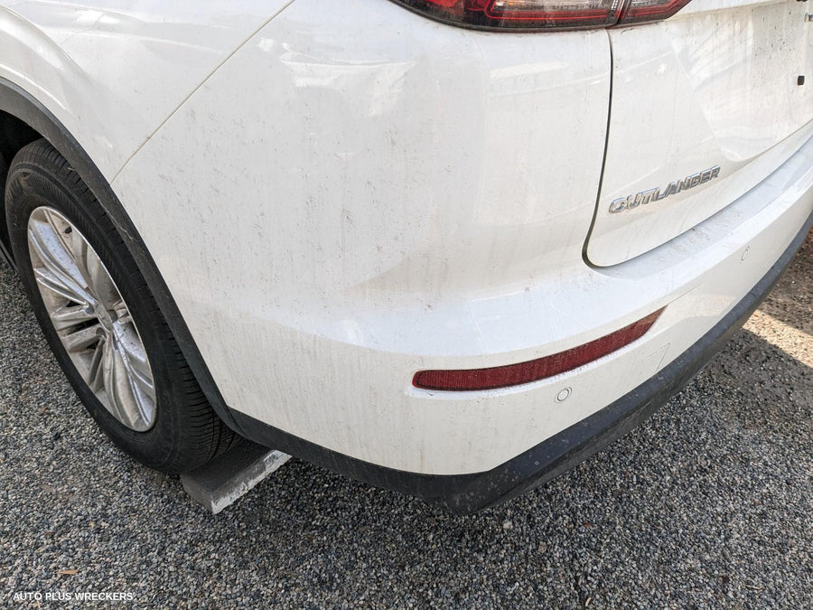 2023 Mitsubishi Outlander Headrest