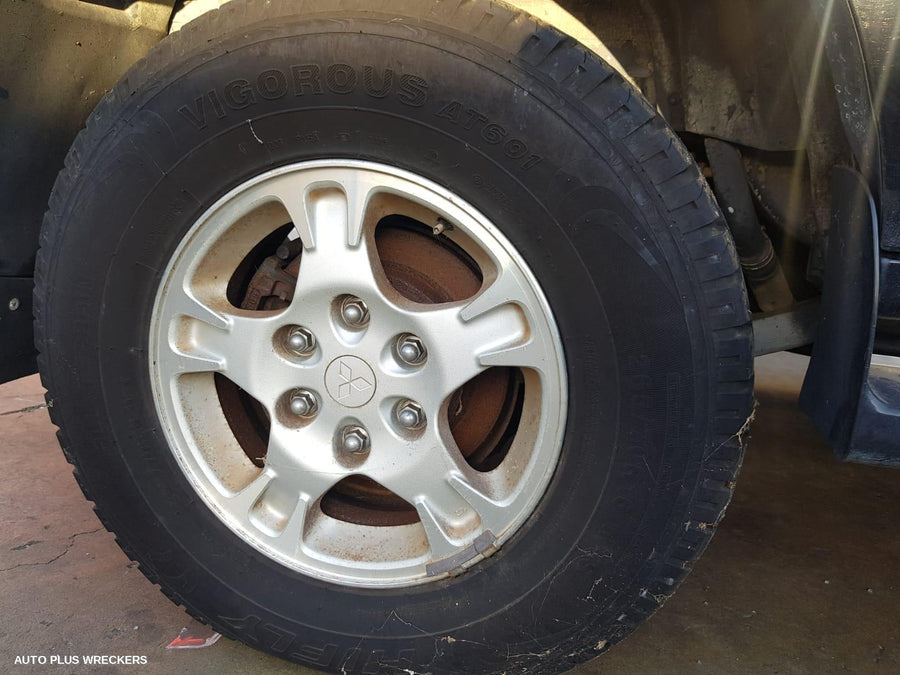 2004 Mitsubishi Pajero Fan