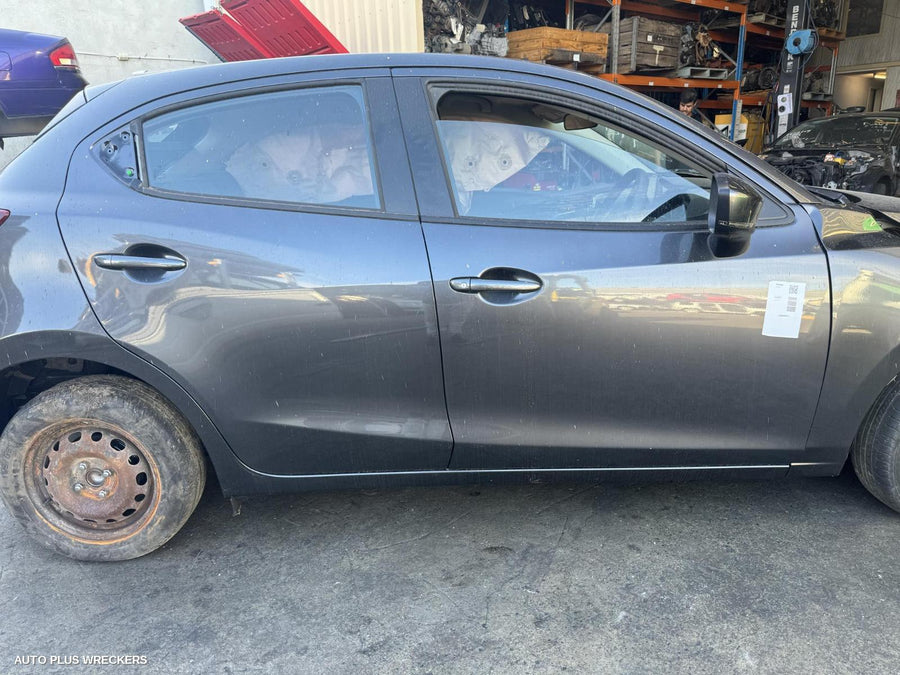 2023 Mazda 2 Right Front Door Window