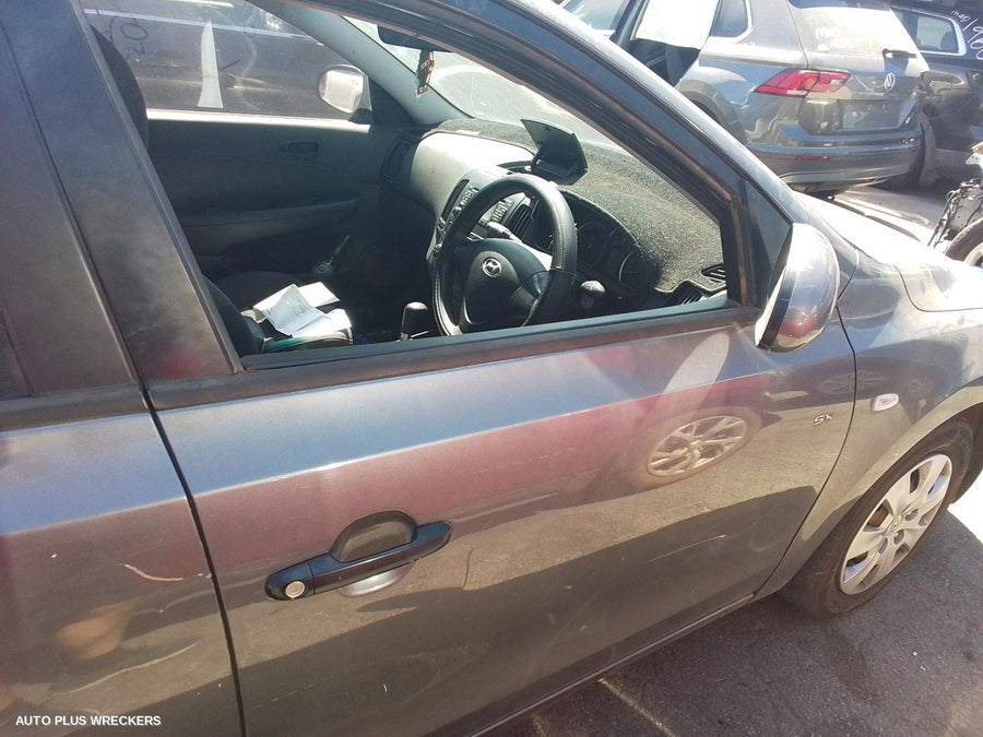 2008 HYUNDAI I30 LEFT FRONT DOOR WINDOW