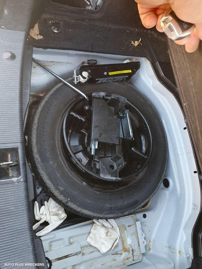 2011 Mercedes C Class Overflow Bottle