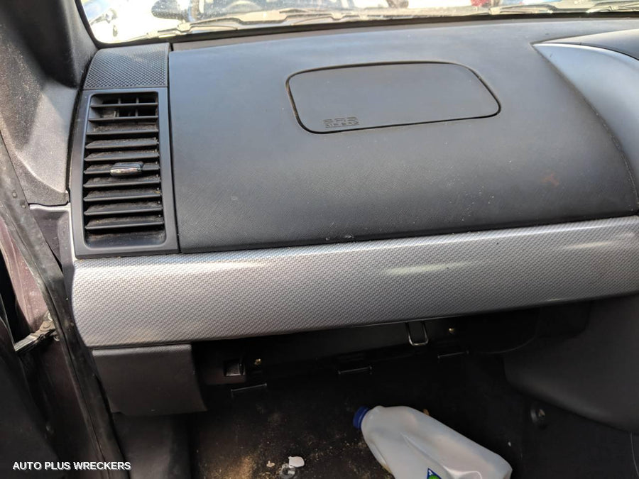 2007 Mitsubishi 380 Right Front Door