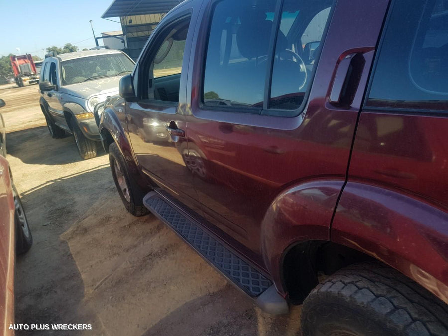 2006 Nissan Pathfinder Rear Garnish