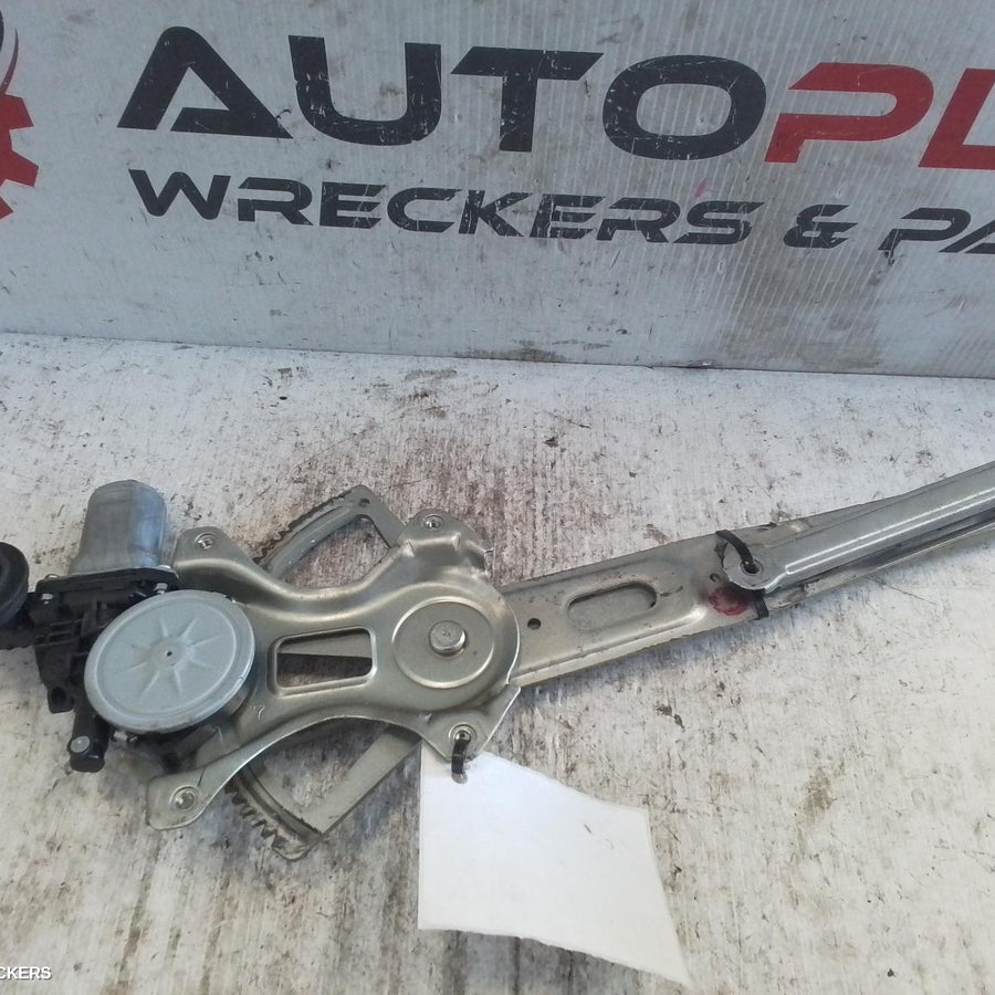 2005-2011 Toyota Yaris Right Front Window Reg Motor