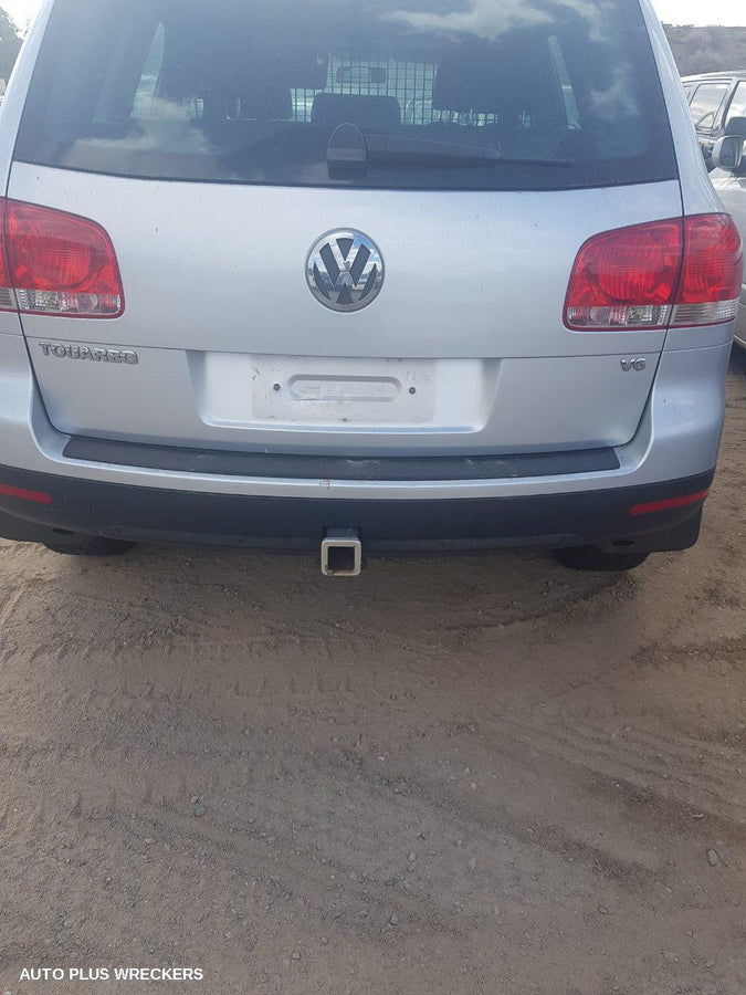 2003 Volkswagen Touareg Left Front Door