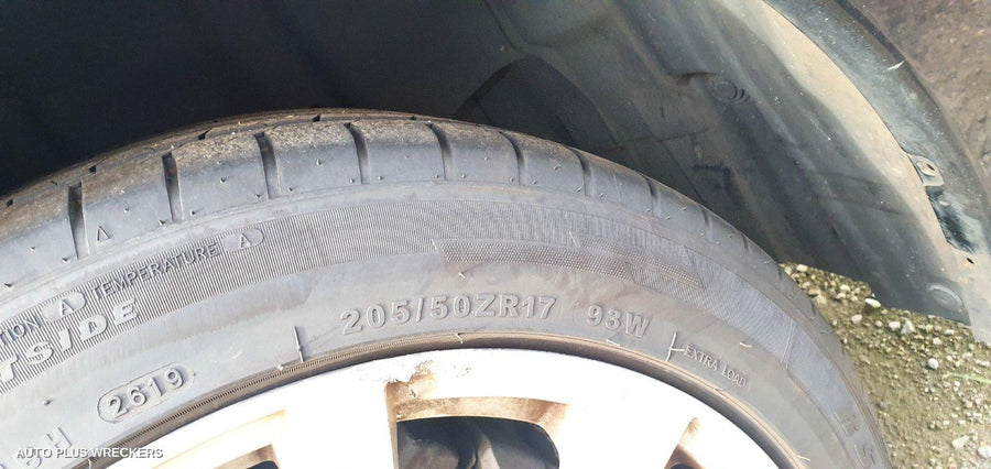 2010 Subaru Liberty Right Rear Door Sliding