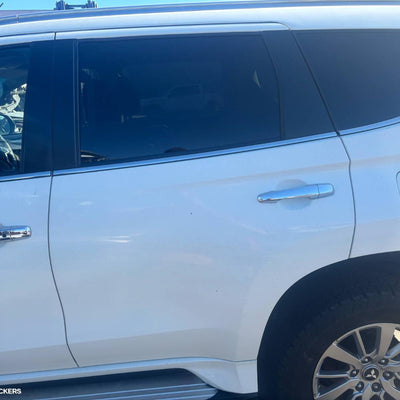 2019 Mitsubishi Pajero Glove Box