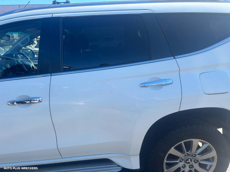 2019 Mitsubishi Pajero Right Front Door Window