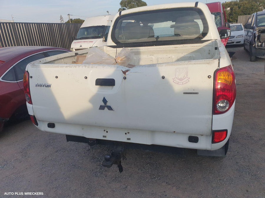 2008 Mitsubishi Triton Left Headlamp