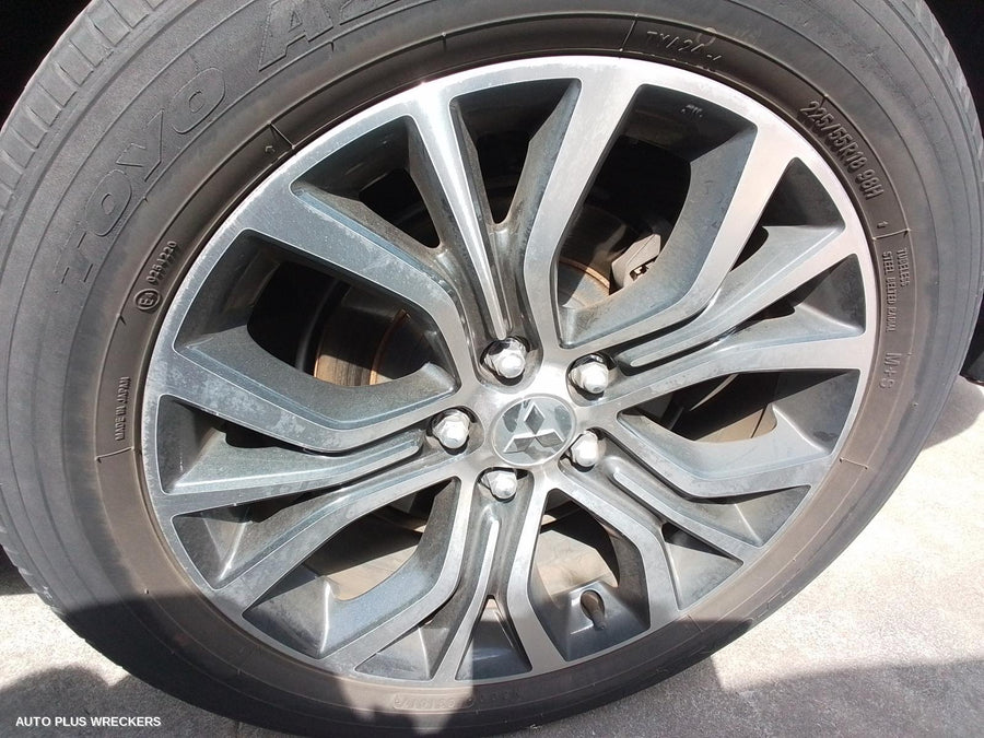 2017 Mitsubishi Outlander Rear Garnish