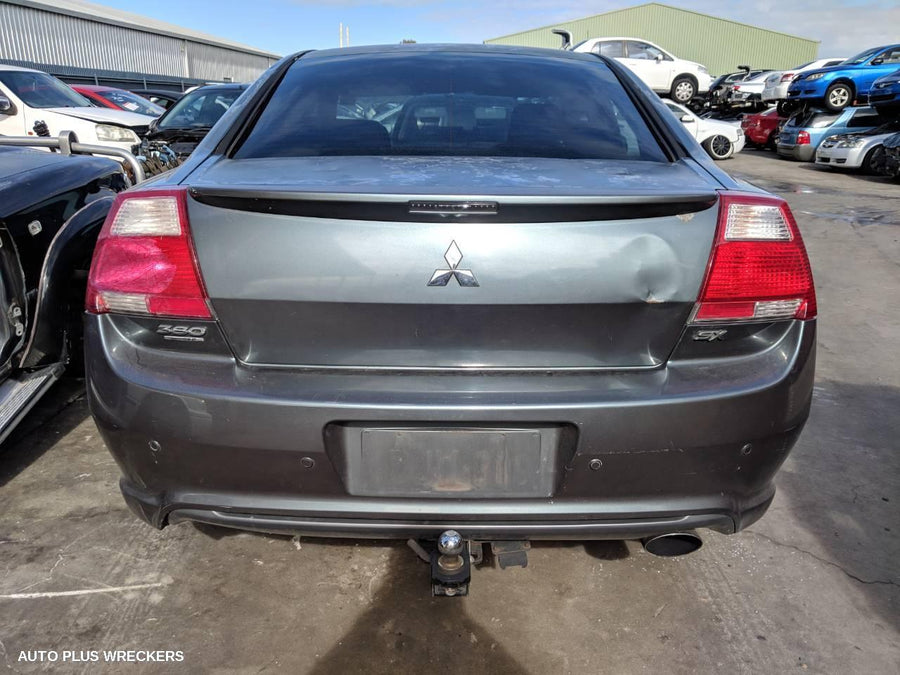 2007 Mitsubishi 380 Right Front Door