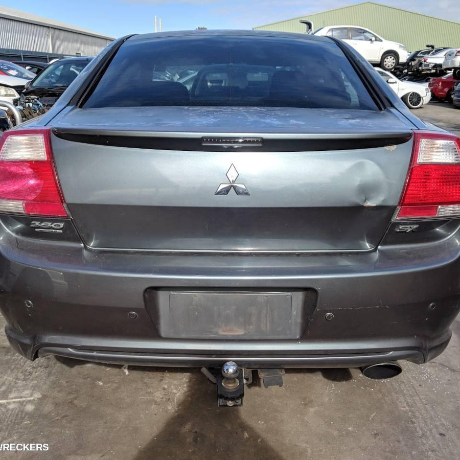 2007 MITSUBISHI 380 DOOR HANDLE