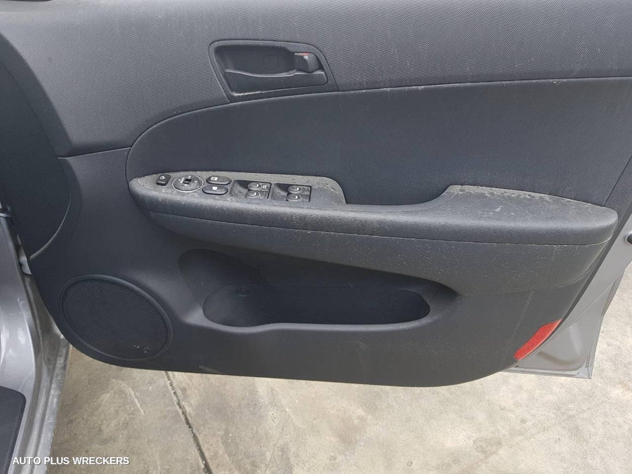 2011 HYUNDAI I30 RIGHT FRONT DOOR WINDOW