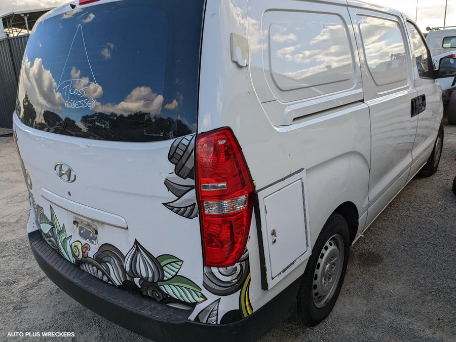 2018 Hyundai Iload/imax Door Handle