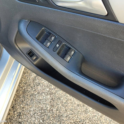 2011-2014 Volkswagen Jetta Left Taillight