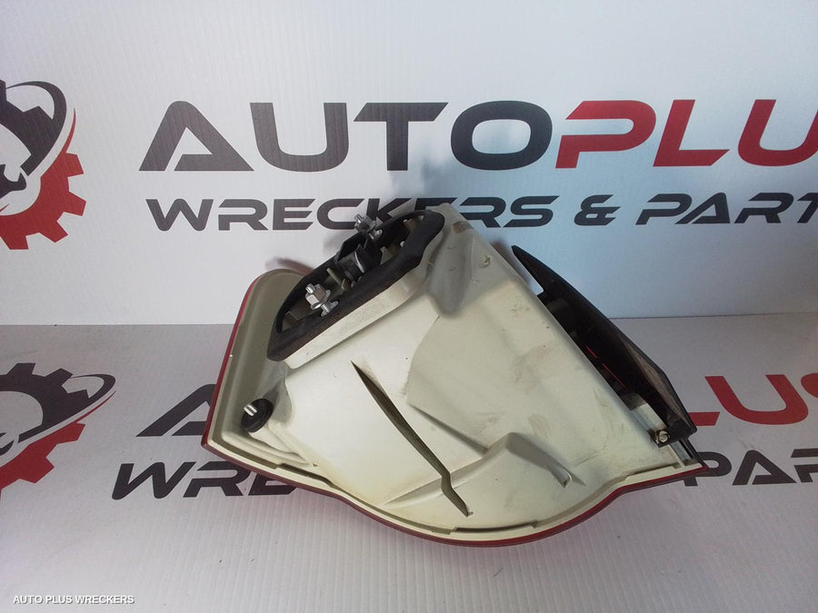 2010 Volkswagen Jetta Right Taillight