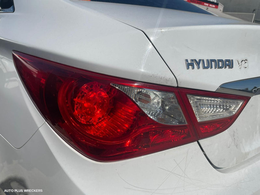 2011 Hyundai I45 Rear Garnish
