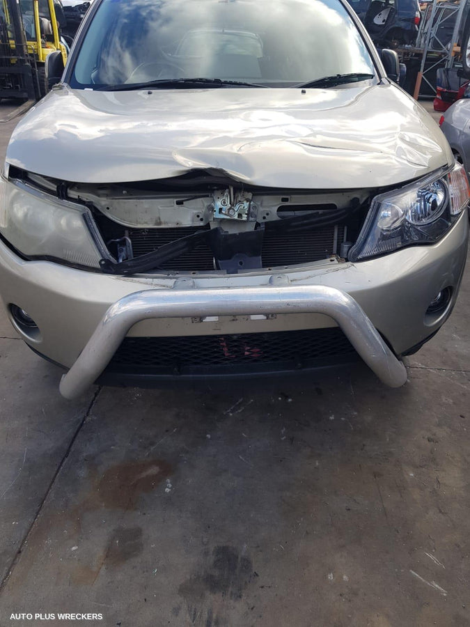 2009 Mitsubishi Outlander Rear Garnish