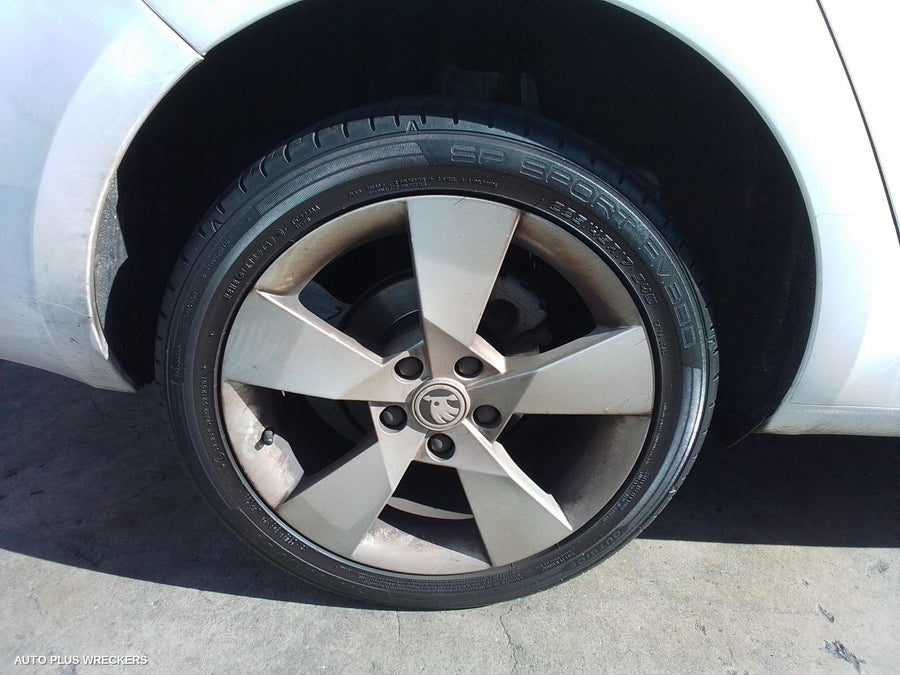 2014 SKODA OCTAVIA RIGHT REAR DOOR SLIDING