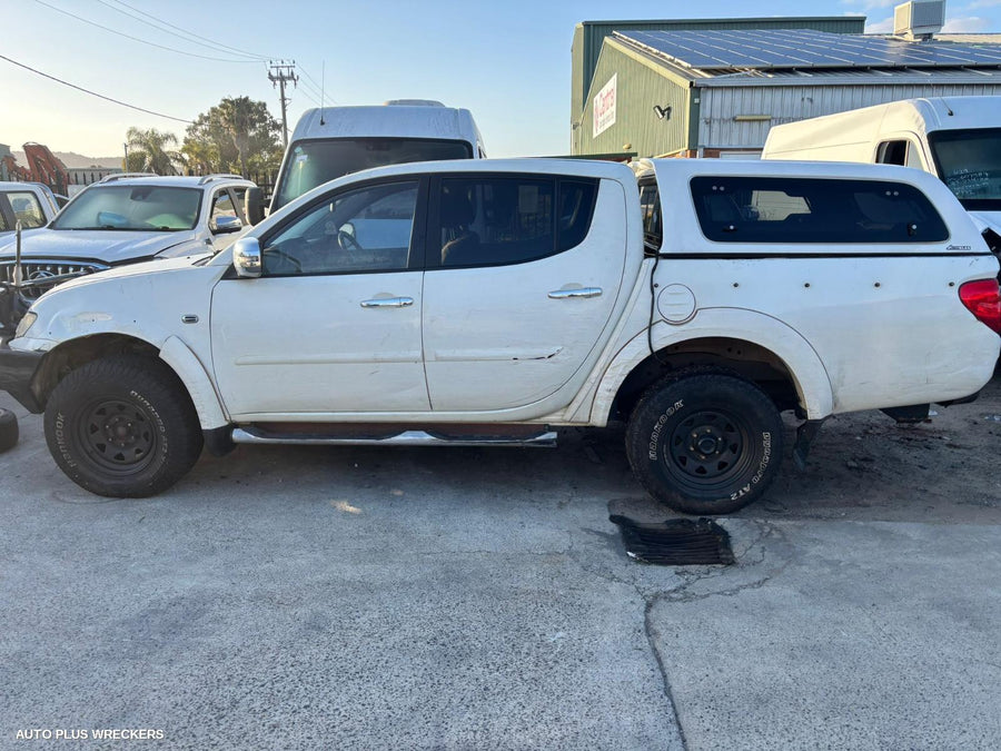 2006-2015 Mitsubishi Triton Wheel Arch Flare