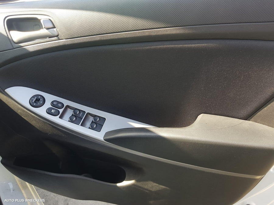 2016 HYUNDAI ACCENT SUNVISOR