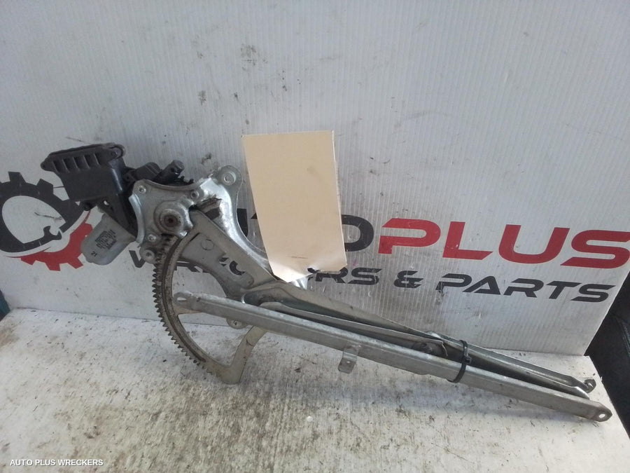 2007 Toyota Tarago Right Front Window Reg Motor