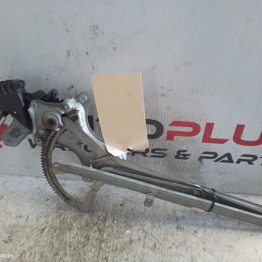 2007 Toyota Tarago Right Front Window Reg Motor