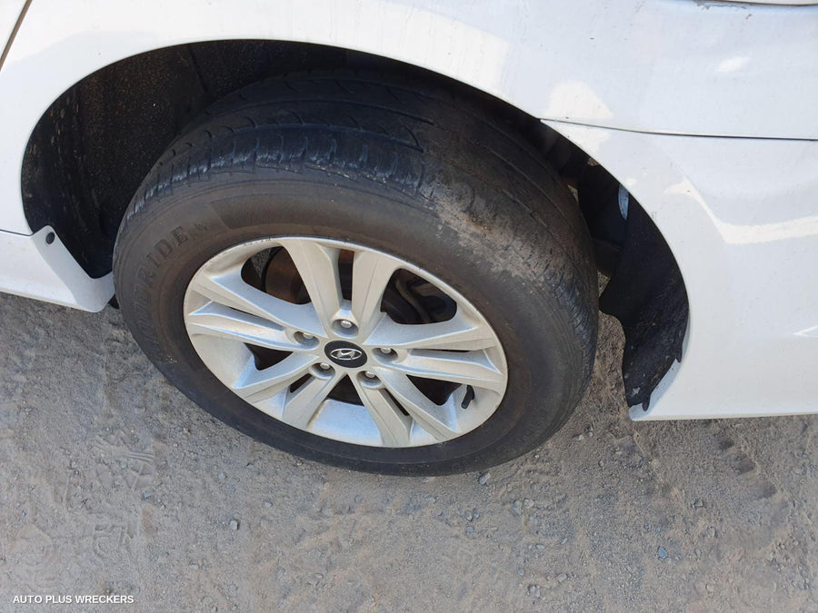 2011 Hyundai I45 Rear Garnish