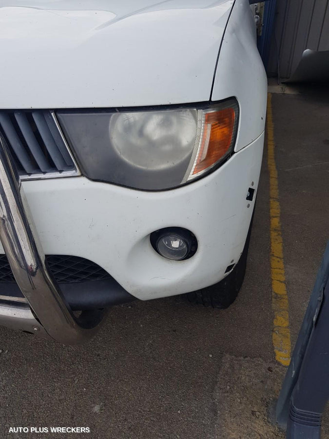 2007 Mitsubishi Triton Right Rear Door Window