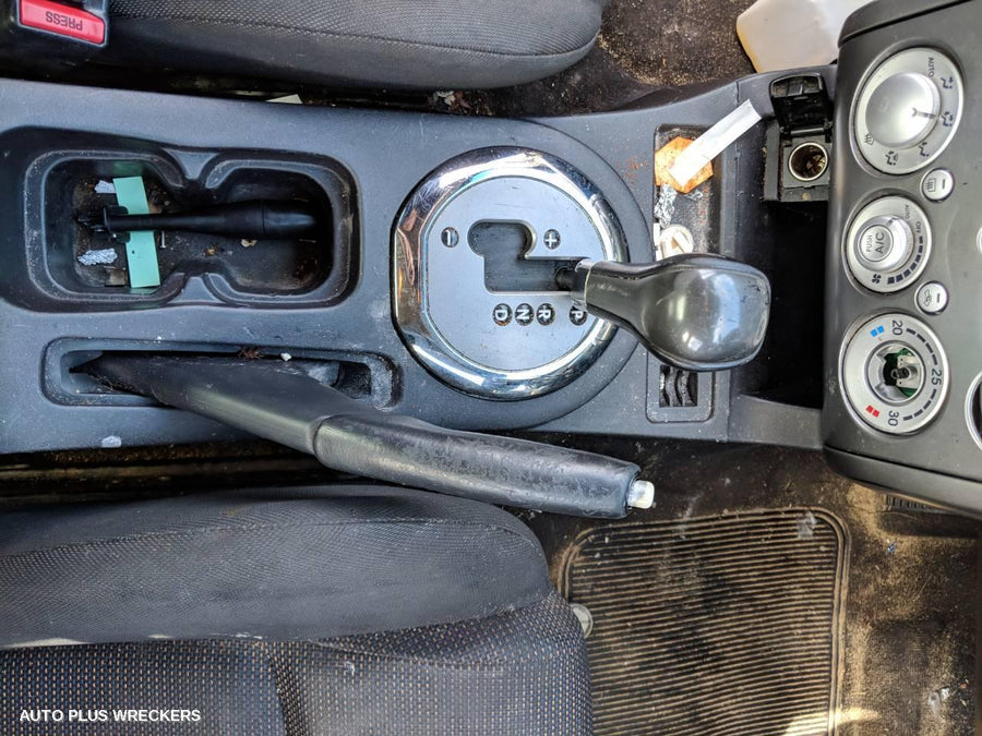 2007 Mitsubishi 380 Right Front Door