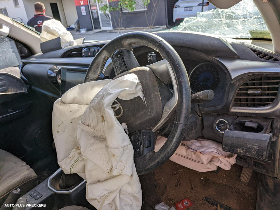 2019 TOYOTA HILUX PWR DR WIND SWITCH