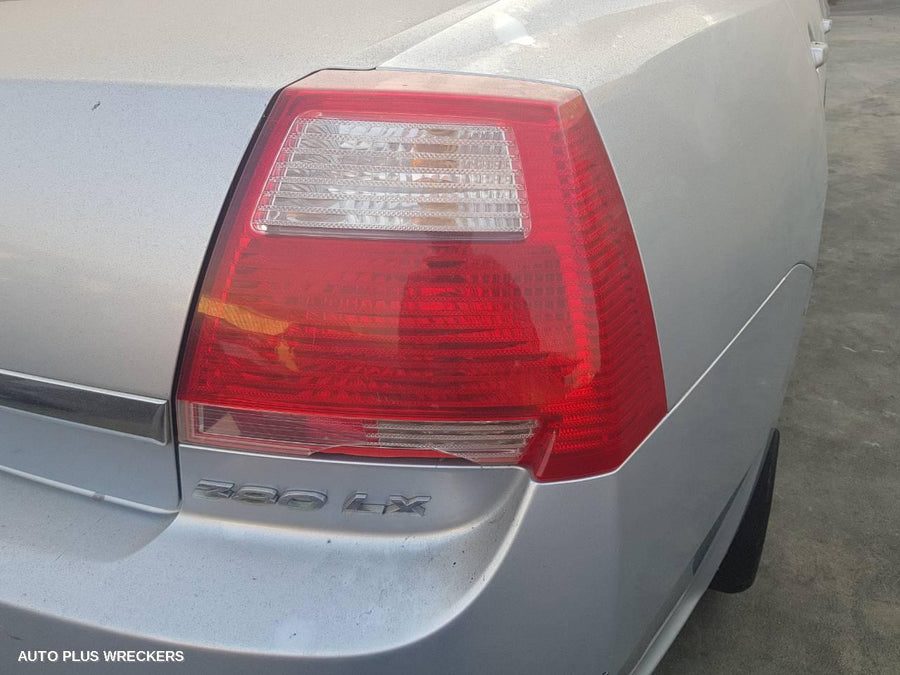 2005 Mitsubishi 380 Left Headlamp