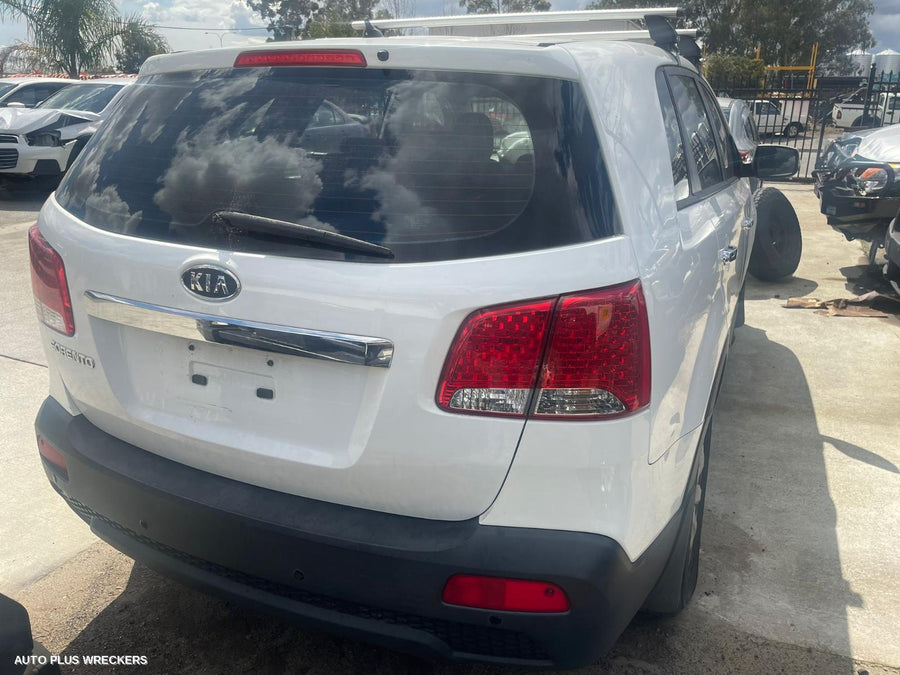 2011 Kia Sorento Left Front Door Window