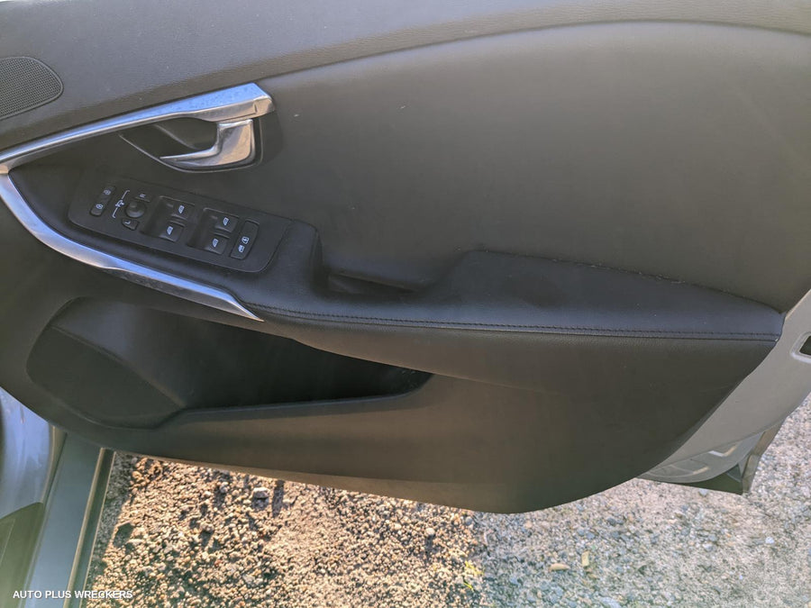 2016 Volvo S40 Left Front Door Window