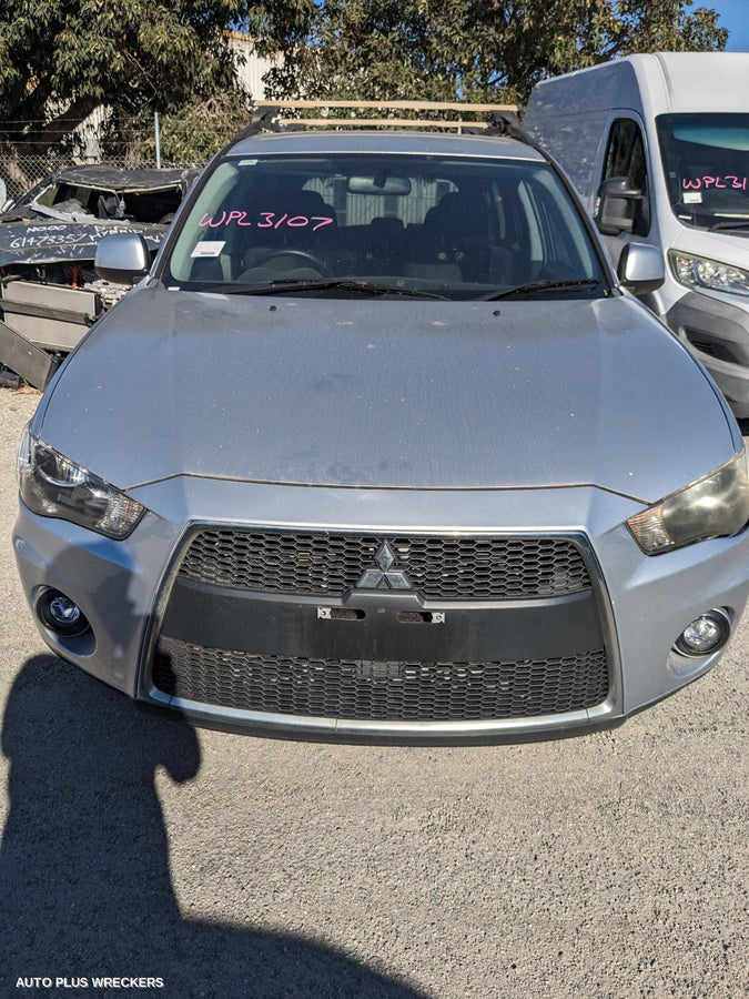 2010 Mitsubishi Outlander Right Guard