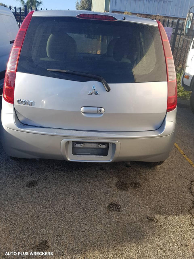 2002-2005 Mitsubishi Colt Right Taillight