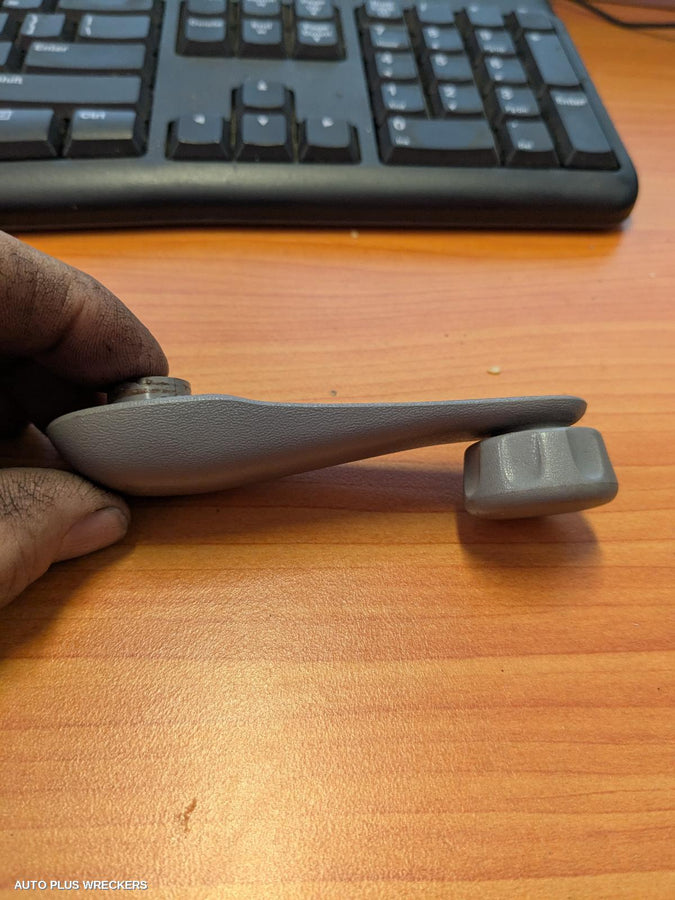 2004 Toyota Landcruiser Winder Handle