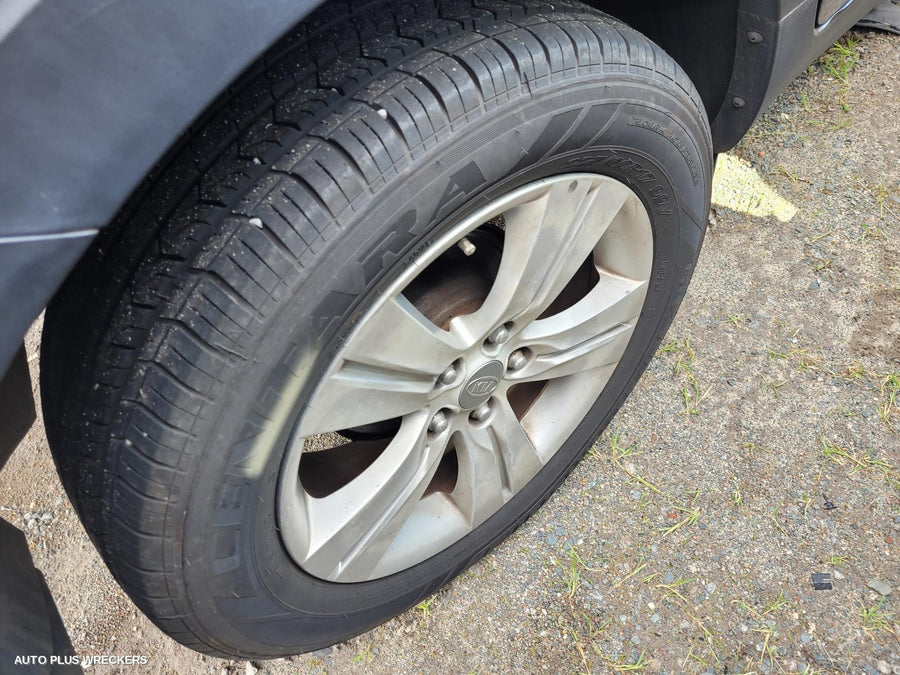 2010 Kia Sportage Left Taillight