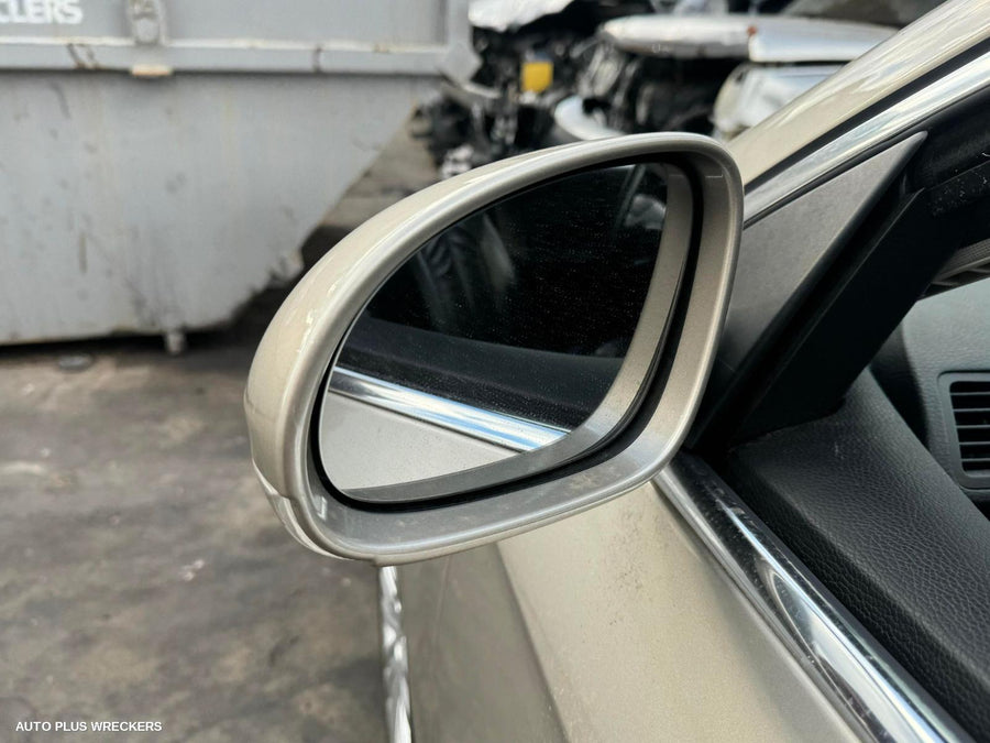 2006 Volkswagen Passat Right Front Door