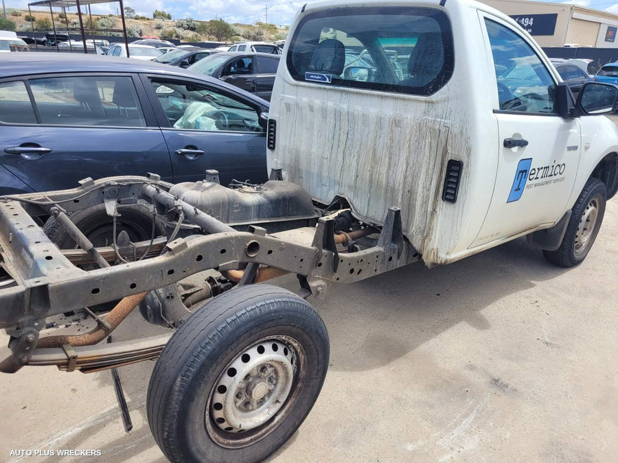 2013 Mitsubishi Triton Right Headlamp