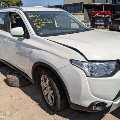 2014 Mitsubishi Outlander Left Front Door