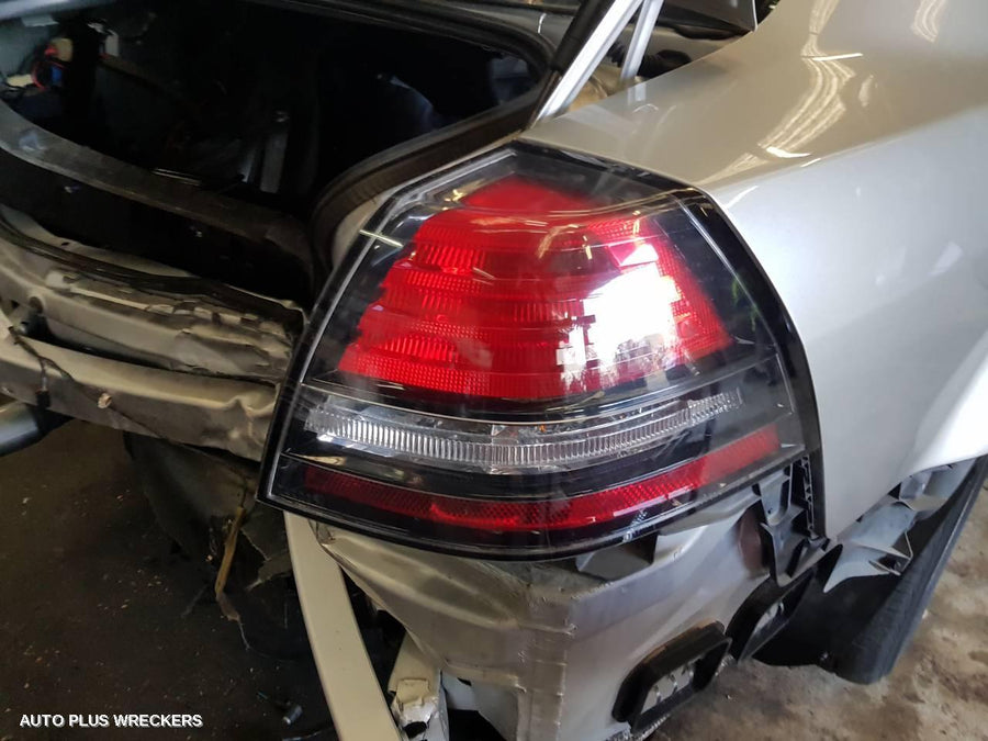 2007 HOLDEN COMMODORE RIGHT FRONT DOOR WINDOW