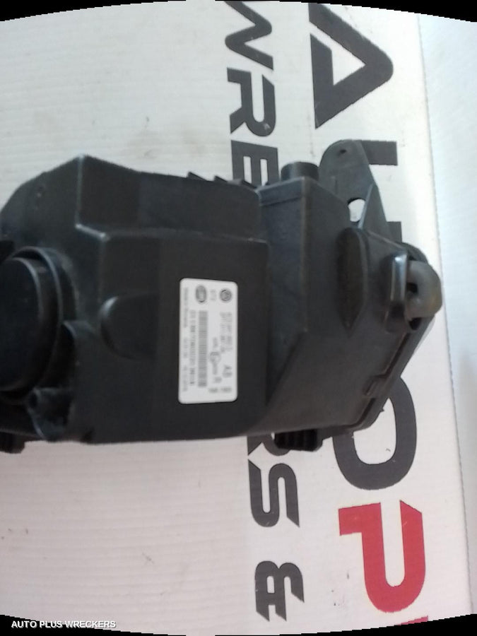 2014-2017 Volkswagen Polo Right Indicator Fog Side