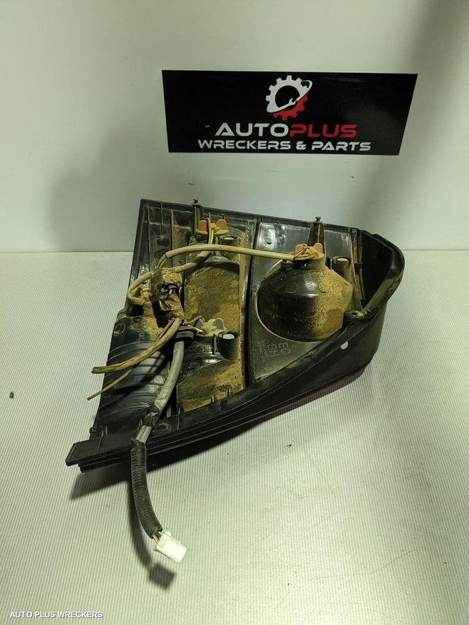 2005 Kia Sorento Right Taillight