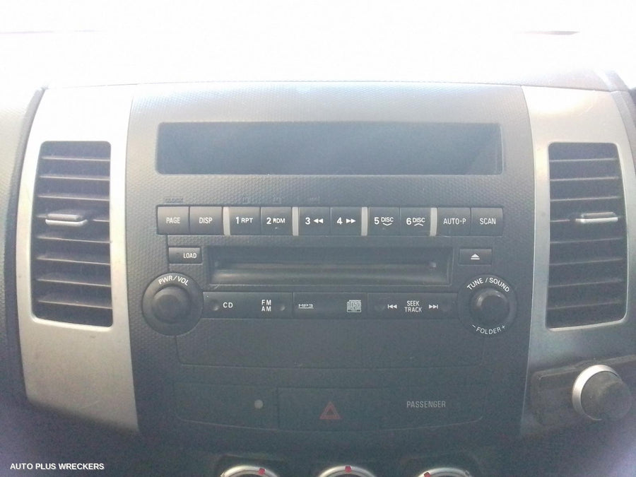 2006 Mitsubishi Outlander Right Front Door