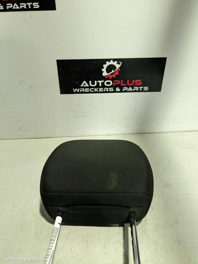 2015 Mitsubishi Outlander Headrest